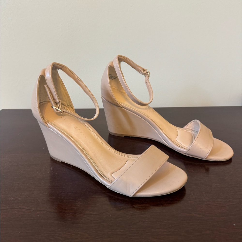 Kelly & Katie Cebi Wedge Sandal sz 7.5